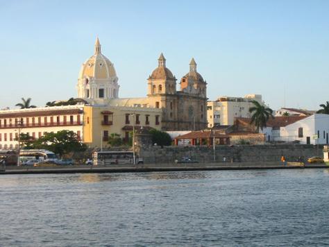 Cartagena: Ciudad colombiana llena de historia, cultura y playas únicas.